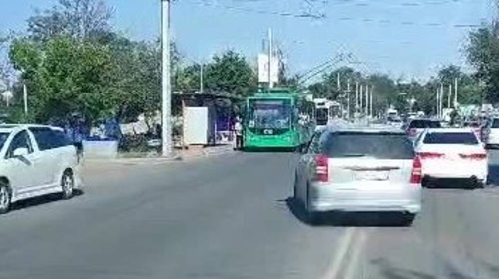 «Тойота» развернулась через двойную сплошную. Видео
