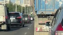 Горожанин жалуется на дым от грузовика. Видео Горожанин жалуется на дым от грузовика. Видео