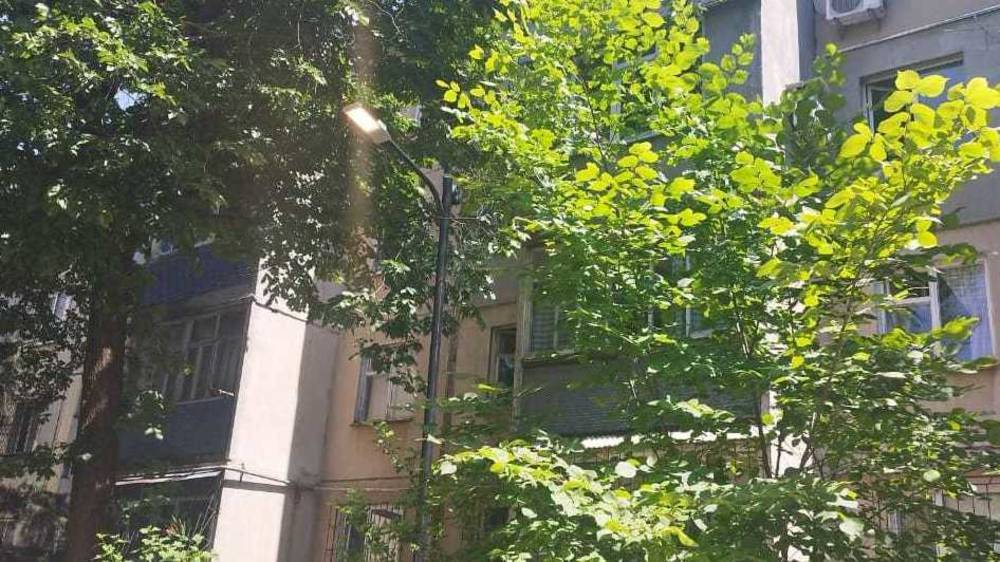 Почему на ул.Айтиева днем горят фонари? Ответ «Бишкексвет»
