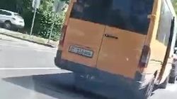 «Ты – не ты, когда жарко». Маршрутка №118 едет с открытой дверью. Видео «Ты – не ты, когда жарко». Маршрутка №118 едет с открытой дверью. Видео