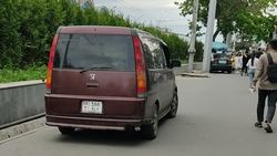 «Cтепвагон» заехал и припарковался на тротуаре возле Ошского рынка. Видео «Cтепвагон» заехал и припарковался на тротуаре возле Ошского рынка. Видео