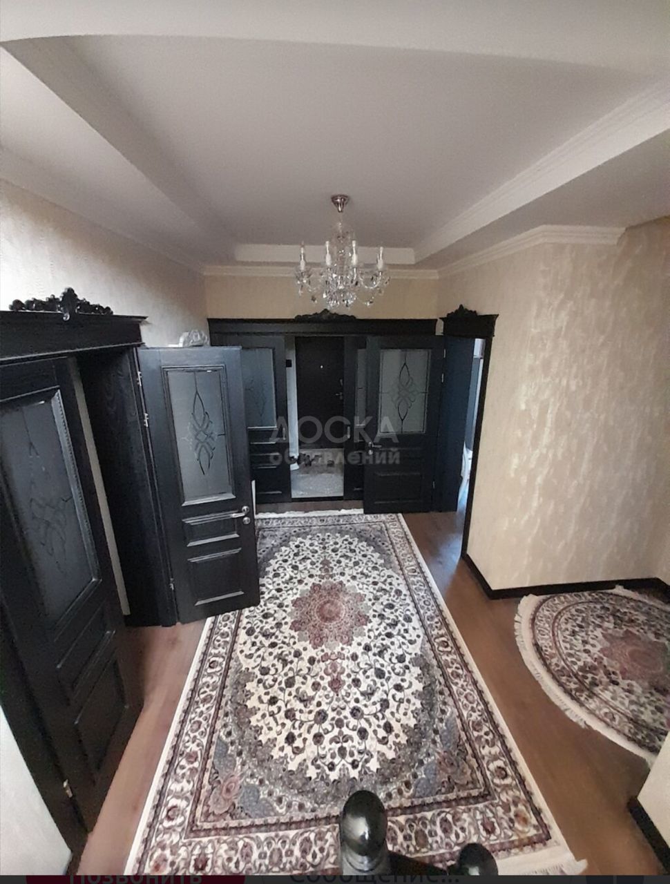 Сдаю дом 8-ком. 270кв. м., этаж-2, 8-сот., стена кирпич, 4 мкрн.