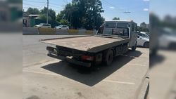 На парковке по Жибек Жолу грузовик занимает место 4 авто, - горожанин