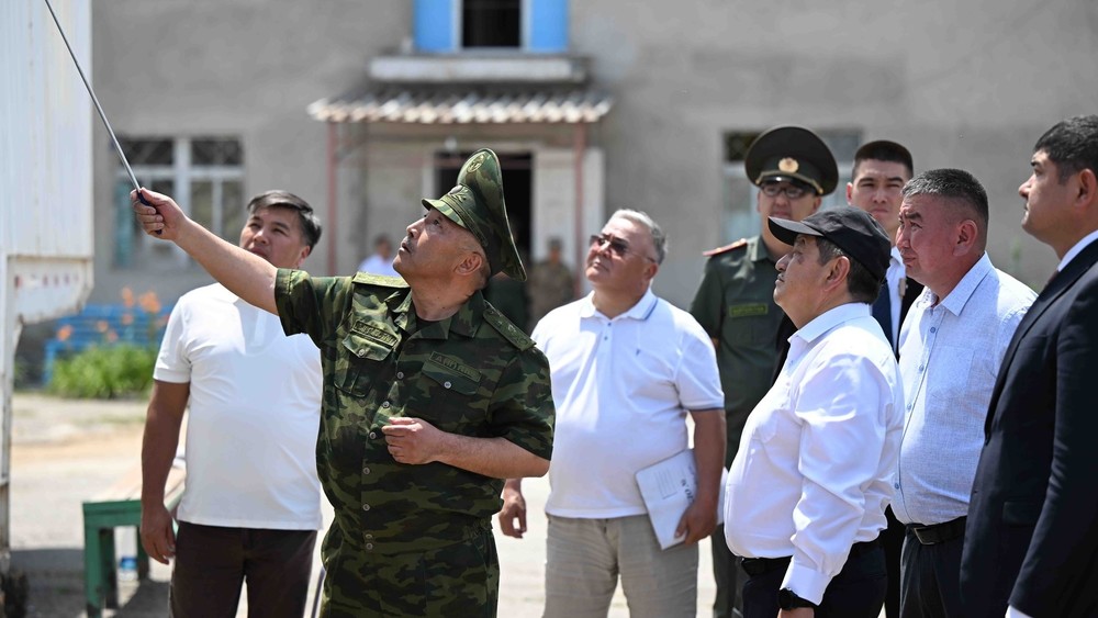 Глава СИН Аскат Эгембердиев и глава Кабмина Акылбек Жапаров