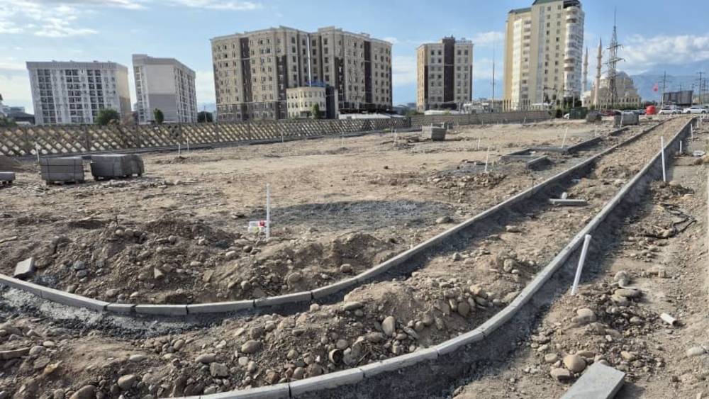 На месте ресторана «Батуми» в Джале строят сквер. Фото горожанина