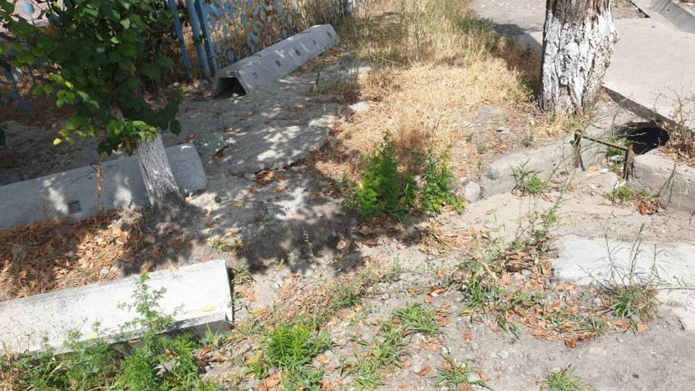 Ремонт ирригационной системы в 3 мкр не могут закончить с марта,- горожанин