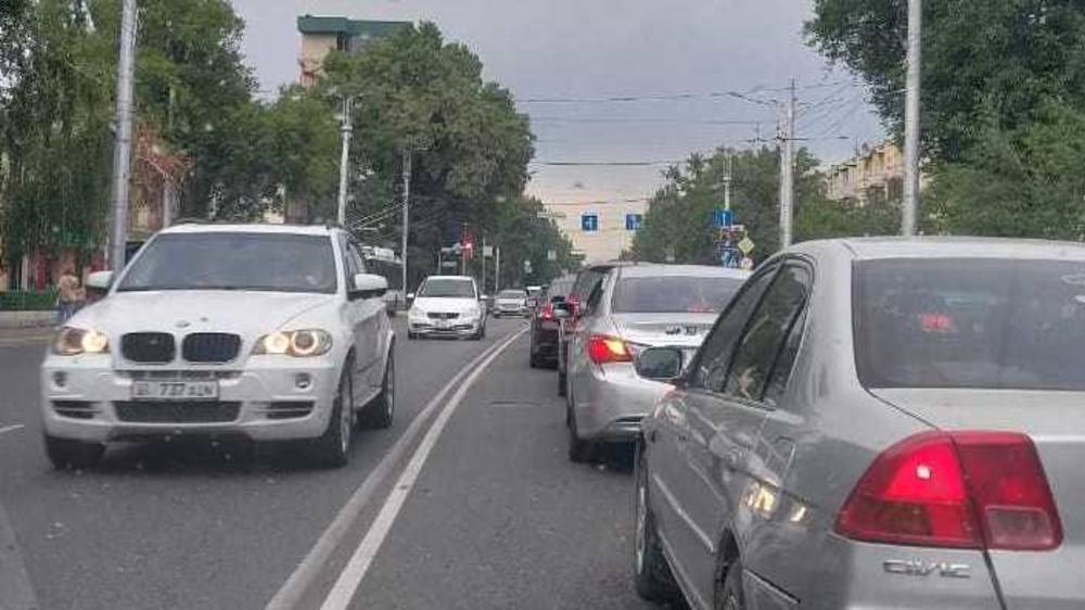 Водитель просит отрегулировать светофора на Манаса—Боконбаева