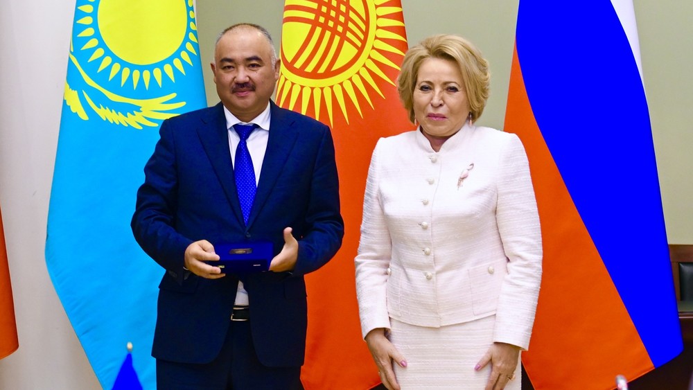 Нурланбек Шакиев, Валентина Матвиенко