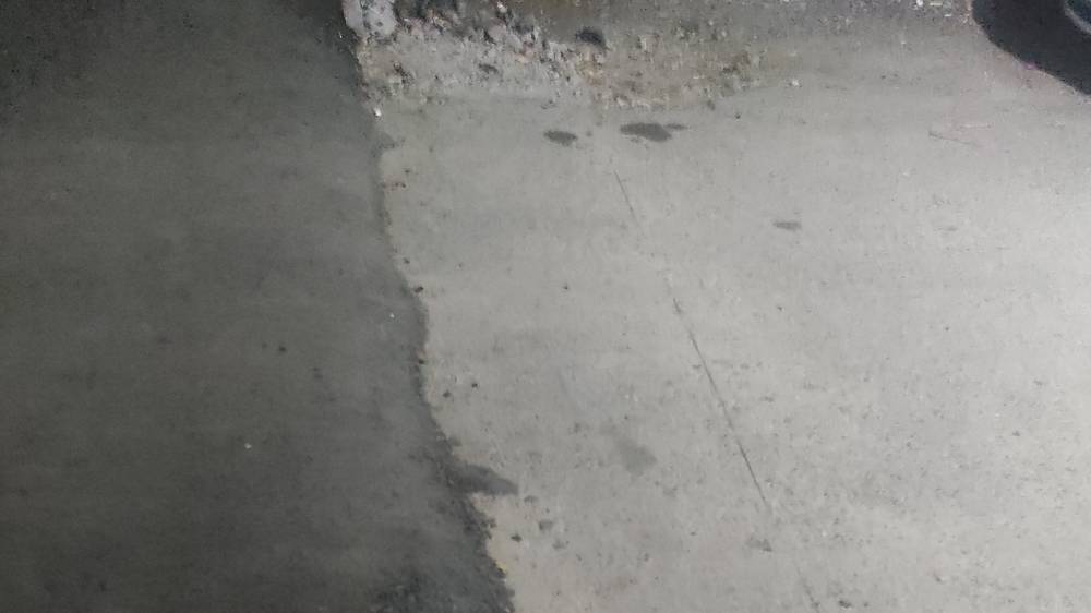 Тротуар на Суюмбаева сделан неаккуратно. Фото