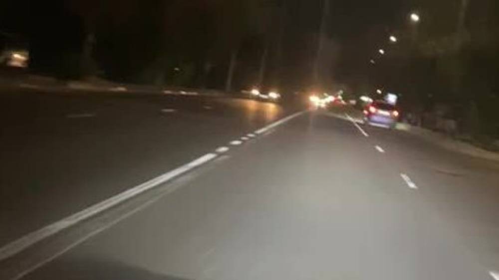 «Экономия?» На Льва Толстого покрасили только одну полосу двойной сплошной. Видео горожанина