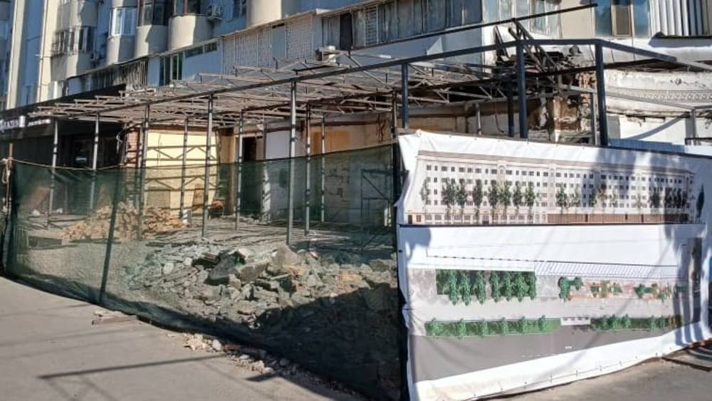 Законно ли идет строительство на месте снесенной пристройки на Абдрахманова—Киевская? - горожанин