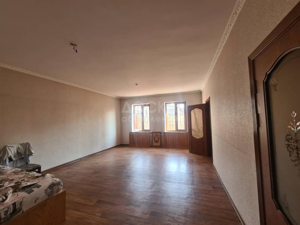 Продаю дом 6-ком. 200кв. м., этаж-2, 4-сот., стена кирпич, ул Суванбердиева/Белорусская.