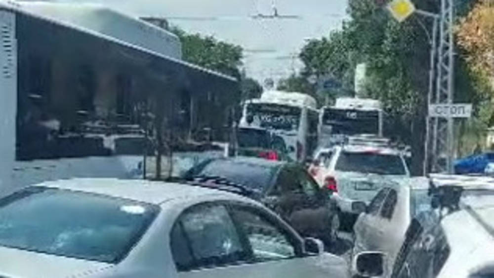 Горожане продолжают жаловаться на транспортный коллапс на Жибек Жолу