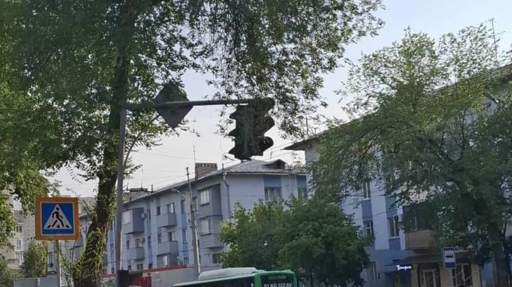 На Байтик Баатыра не работает светофор, - горожанин