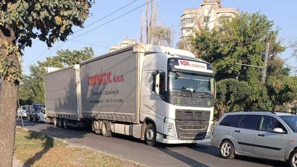 На Жибек Жолу ездят грузовики, - очевидец