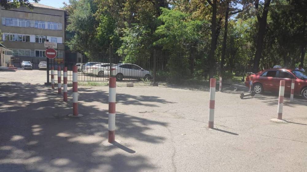 Насколько законны ограждения на пустых местах на Московской—Тоголок Молдо? - горожанин