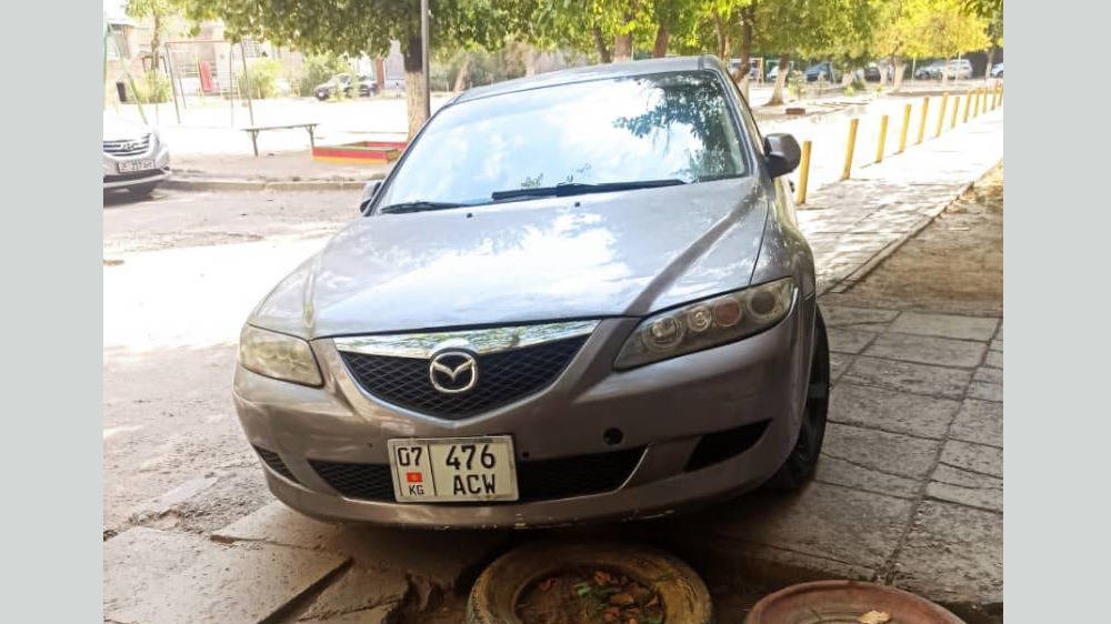 В Аламедин-1 водитель «Mazda» припарковался возле подъезда