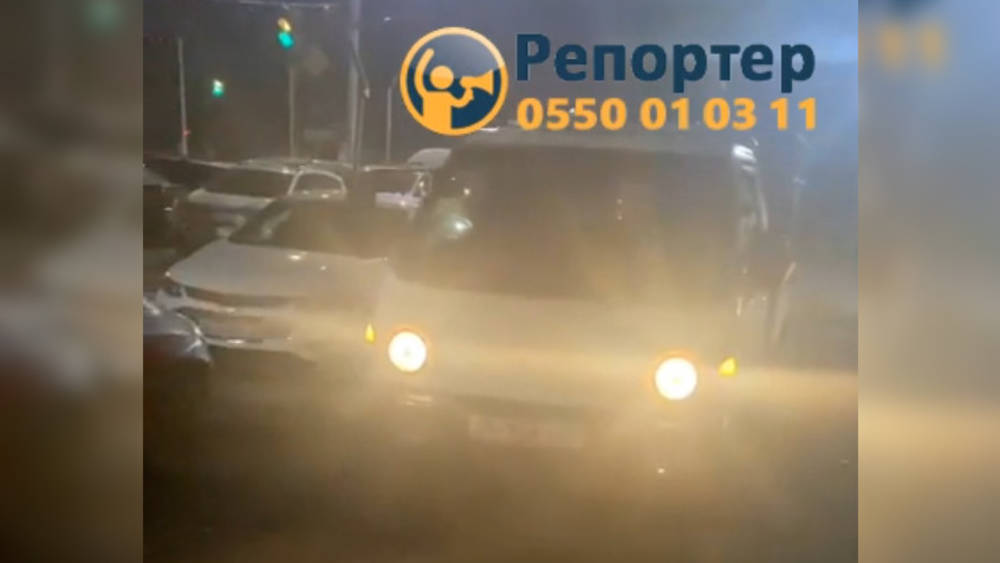Водитель «Портера» едет по тротуару по Дэн Сяопина. Видео