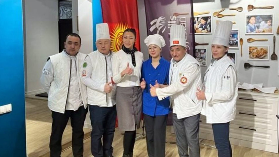 Аяна в синем