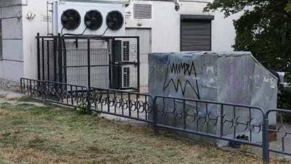 Законно ли на Московской стоит железный ящик? - горожанин