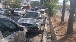 Тротуар напротив ГорГАИ превратился в парковку. Видео и фото горожанина