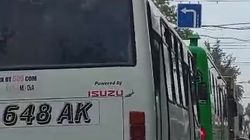 Автобусы №4 и №21 нарушили ПДД на Советской. Видео горожанина