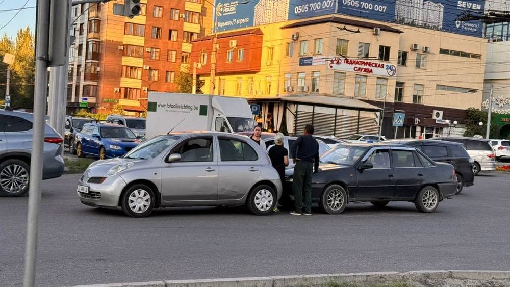 На Сухэ-Батора—Южной магистрали произошло ДТП, образовались пробки 