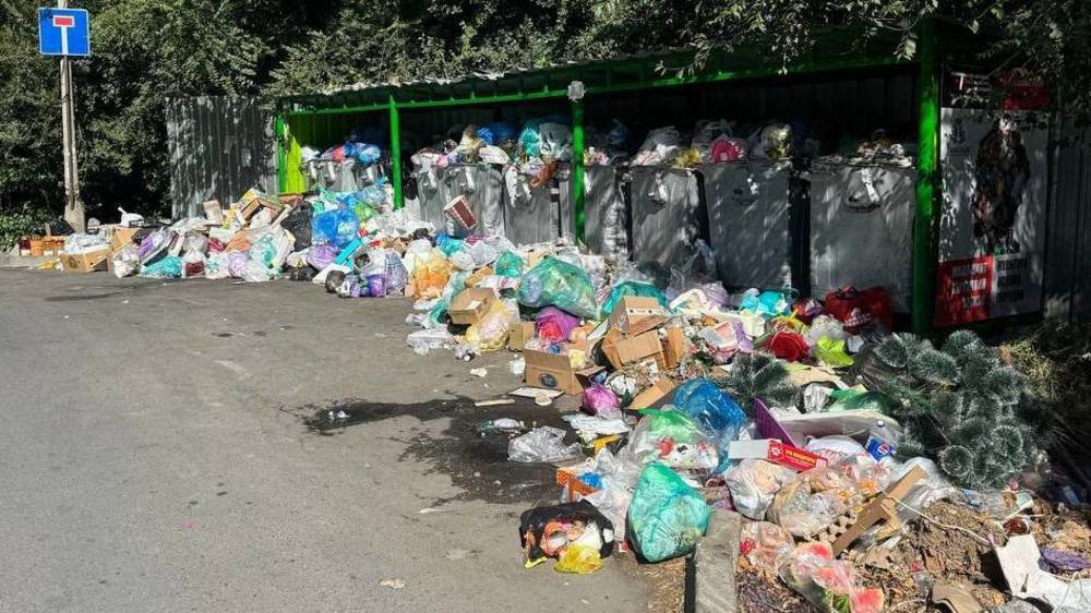 «Тазалык» вывез мусор в 5 мкр после жалобы горожанина