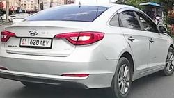 «Соната» едва не создала аварию, резко повернув со второго ряда. Видео