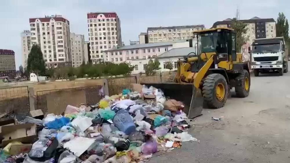 «Тазалык» убирает мусор в Кок-Жаре после жалобы жителя. Видео