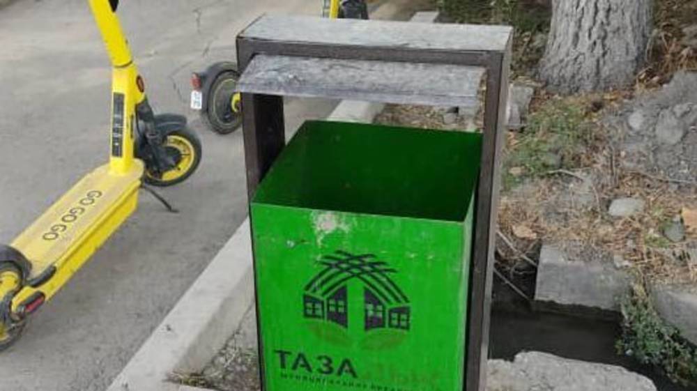 «Тазалык» почистил урну на улице Медерова. Фото