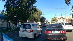 «Фит» с российскими номерами выехал на встречку и создал аварийную ситуацию. Видео