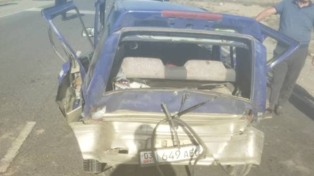 В Баткене «Дэу Тико» попало в аварию. Видео