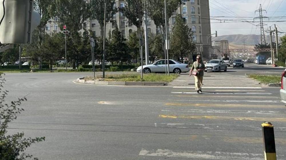 Светофоры на Токомбаева—Куттубаева установлены непонятным образом, дорогу опасно переходить, - горожанка