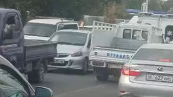 «Портер» едет по встречке, создавая затор. Видео