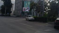 На Ибраимова водитель припарковался на перекрестке. Фото