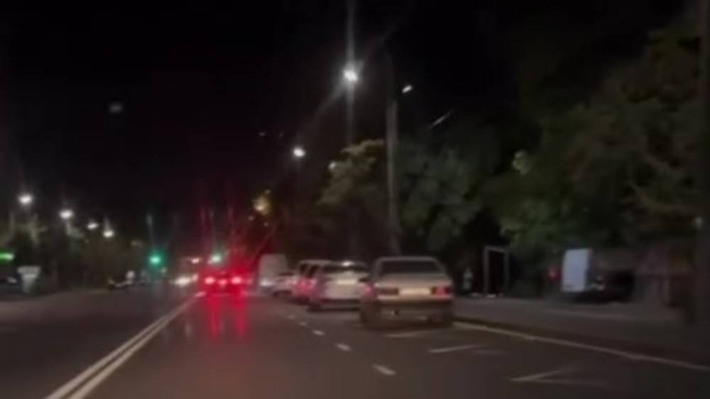 Водитель назвал одну из причин пробок на Юнусалиева после ремонта. Видео