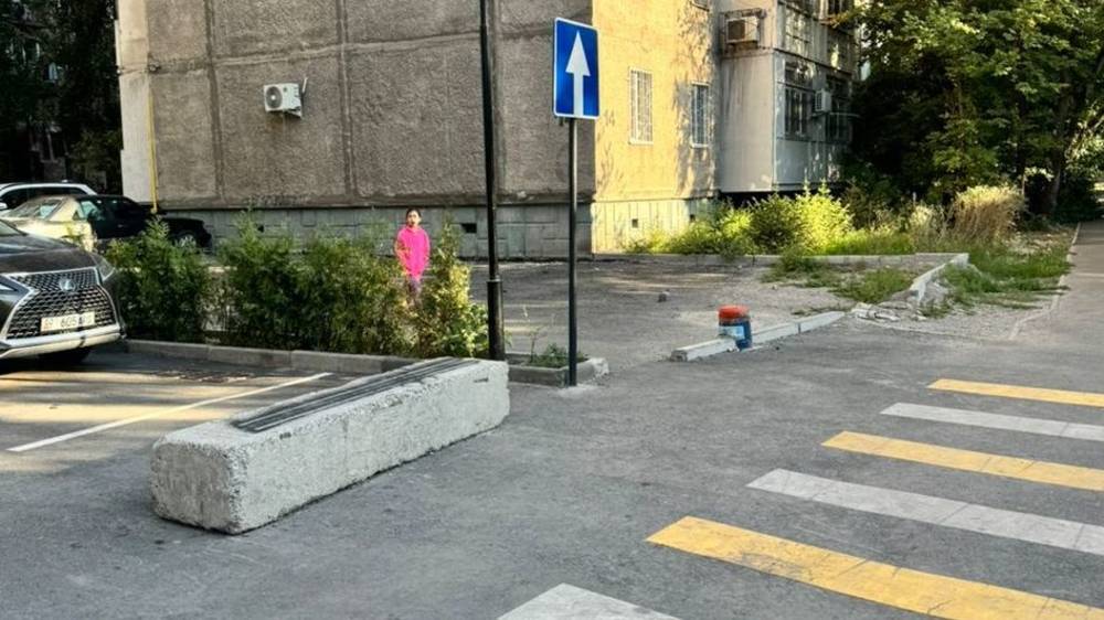 На Элебаева нанесли разметку пешеходного перехода, а с другой стороны снесли знак, - горожанин