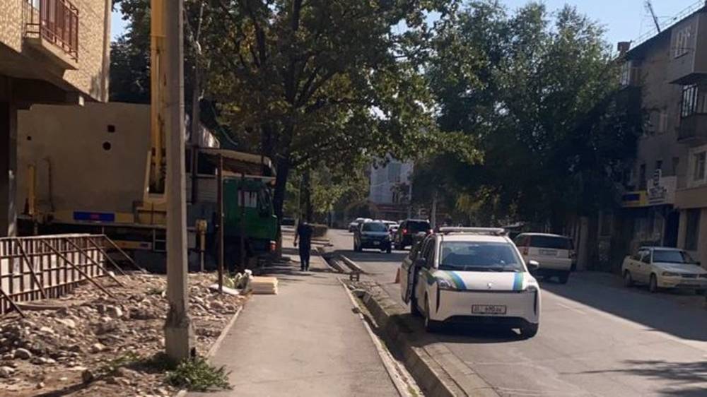 ОсОО «Азия Бетон» оштрафовали на 17000 сомов за повреждение тротуара на Абая
