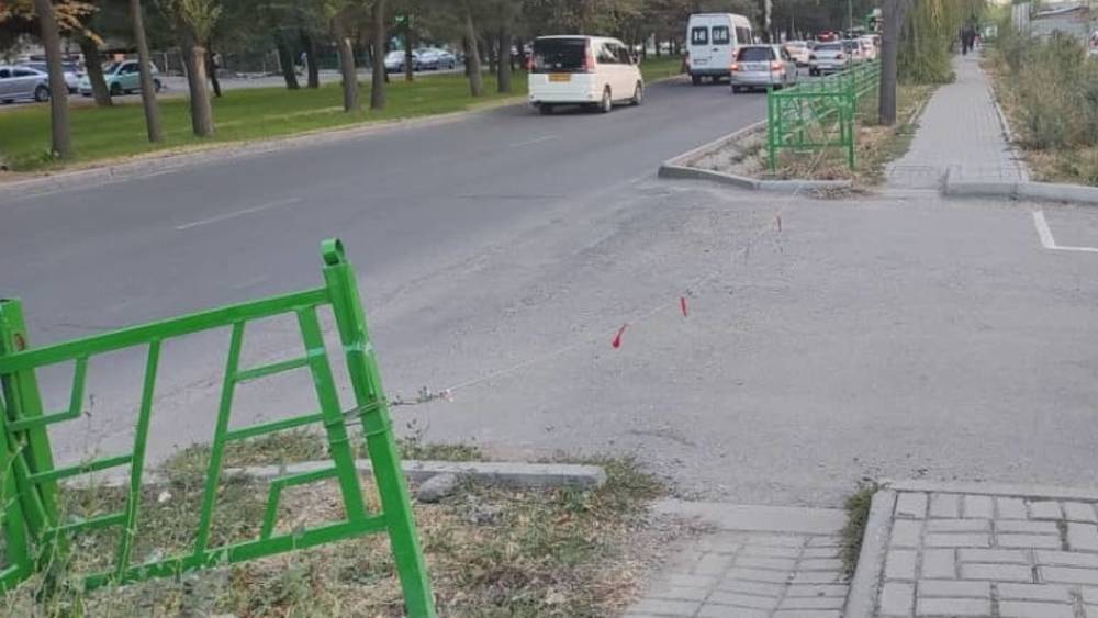 Законно ли на Алматинке огородили стоянку? - горожанин