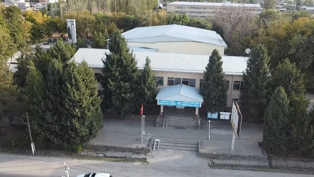 Байтик айыл өкмөтүнүн имараты