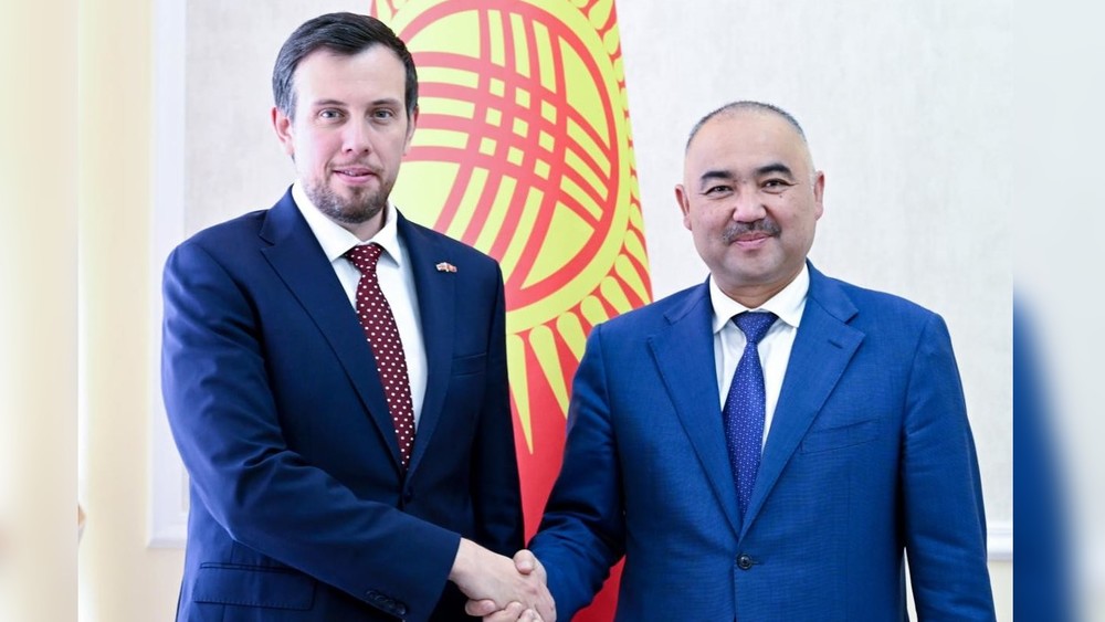 Нурланбек Шакиев, Николас Боулер