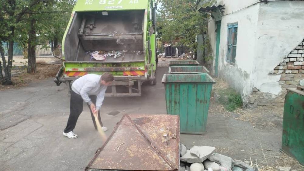 «Тазалык» вывез мусор на территории школы №37 после жалобы горожанина