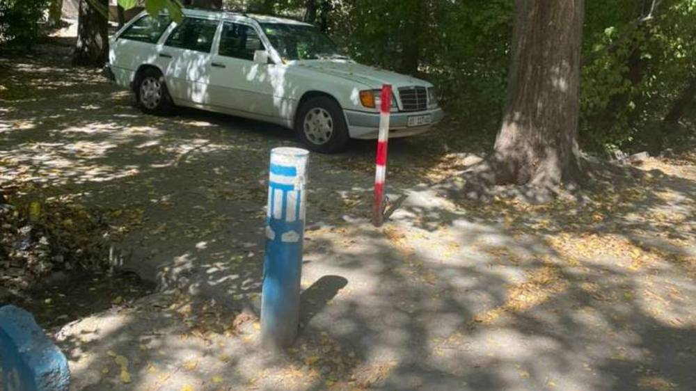 Законно ли в Городке энергетиков установили ограничители парковок? Ответ мэрии