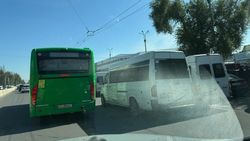 Автобусы и маршрутки создают затор на Жибек Жолу, - горожанка