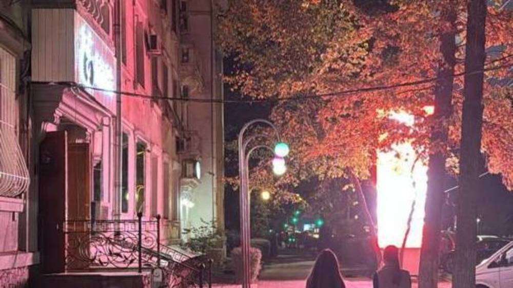 Арендатора LED-экрана на Токтогула попросят снизить яркость в ночное время, - мэрия