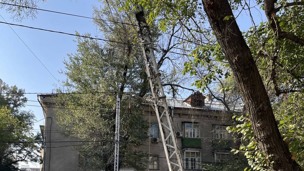 Погнутый железный столб на Московской восстановят в течение недели, - мэрия