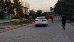 «Соната» едет по Аллее молодежи. Фото