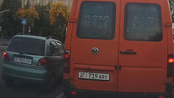 «Матиз» за 6 минут проехал на красный и выехал на встречку. Видео