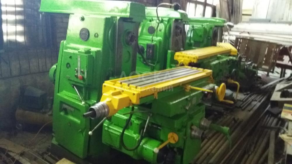 Продаю фрезерные и сверлильные станки (СССР) в отличном техническом состоянии и инструменты (сверла, фрезы, резцы, развертки, метчики, плашки и их держатели, разные ключи, отвертки, приспособления, и др.), шкафы, ящики , металлопрокат ( листы, кругляк, шв